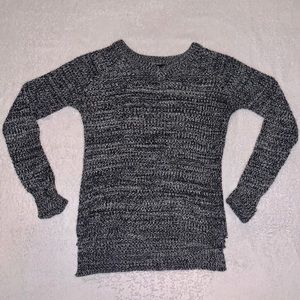 13. Women’s black & white sweater ⛄️❄️ size medium